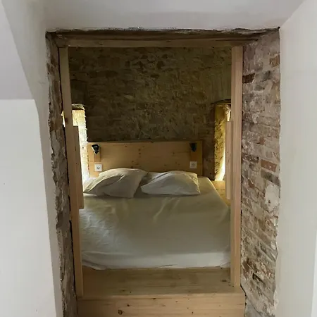 Château De Saint-genix Casa de hóspedes 3*