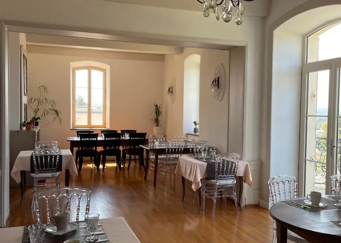 Chateau De Saint-genix 3*