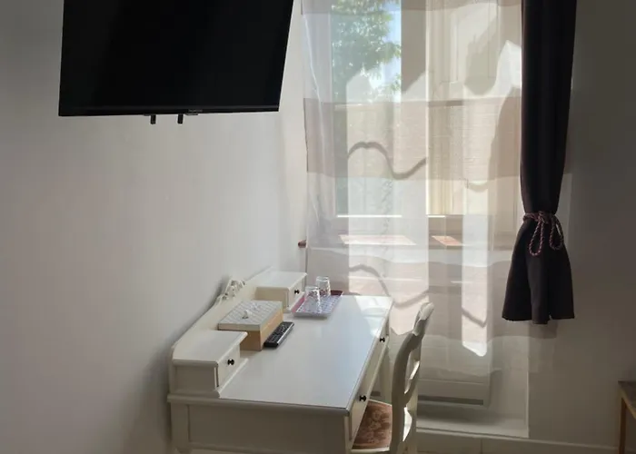 Chateau De Saint-genix Pensjonat 3*
