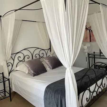 Guest house Chateau De Saint-genix 3*